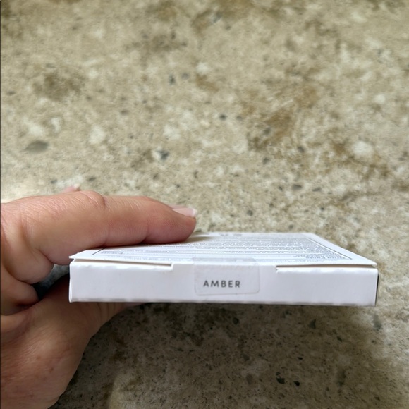 Jane Iredale PurePressed Base Mineral Foundation Refill - Amber - Picture 2 of 2